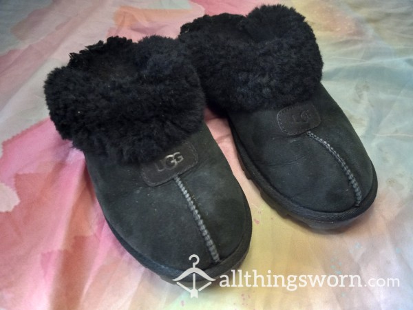 UGGS - Black Slippers