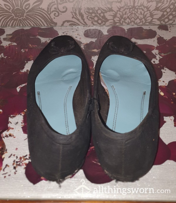 UK SIZE 4 FLAT BLACK DOLLY SHOES