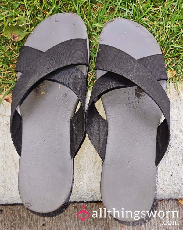 Used Black Criss Cross Well Worn Clark's Size 12