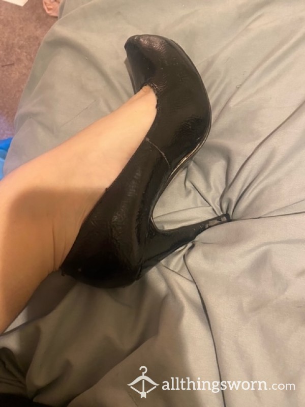 Used Black Pumps