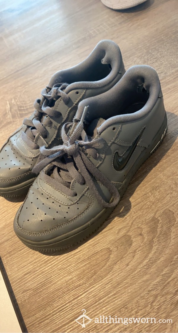 USED GREY NIKE AIR FORCE