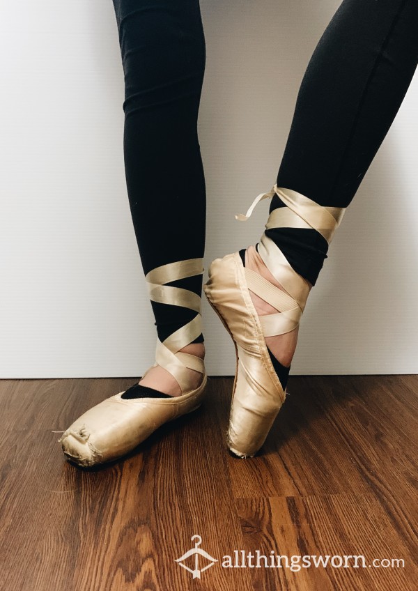 ***USED POINTE BALLET SLIPPERS*** PLEASE READ DESCRIPTION