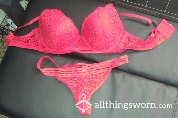 Used Red Flor*l Laced Bra&Thong Set 👙