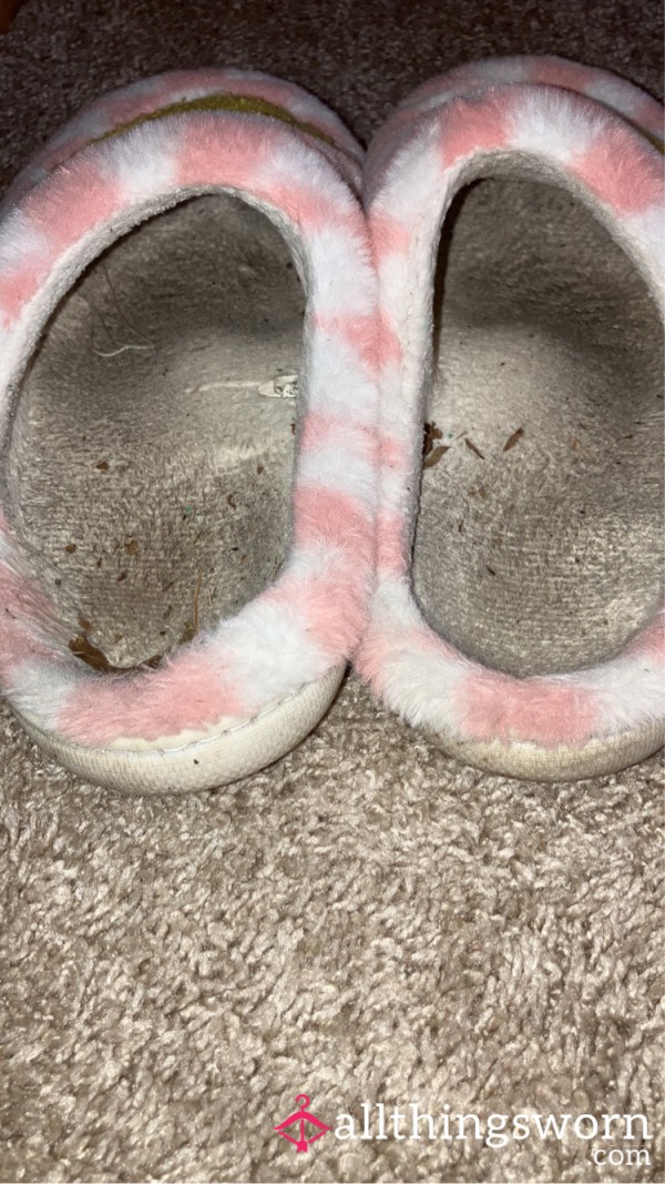 USED SLIPPERS CHECKERED PINK