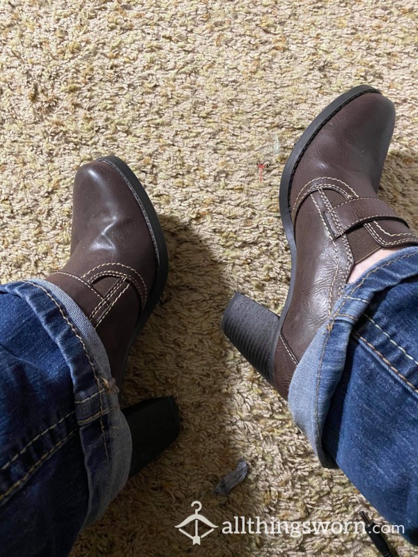 Used Women’s Brown Ankle Boots Size 9