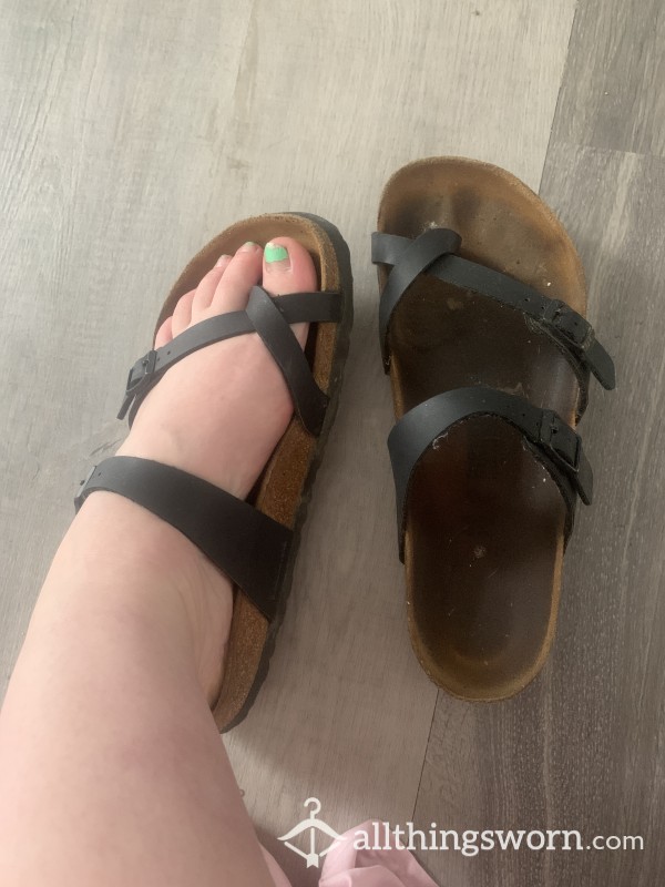 Very Well Loved Birkenstock Sandals 💕