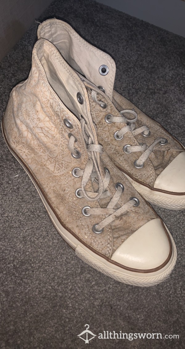 Very Well Worn Gold Glitter Converse