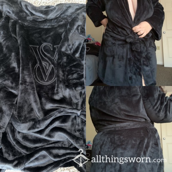 VS BLACK ROBE