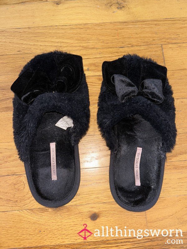 VS Black Slippers