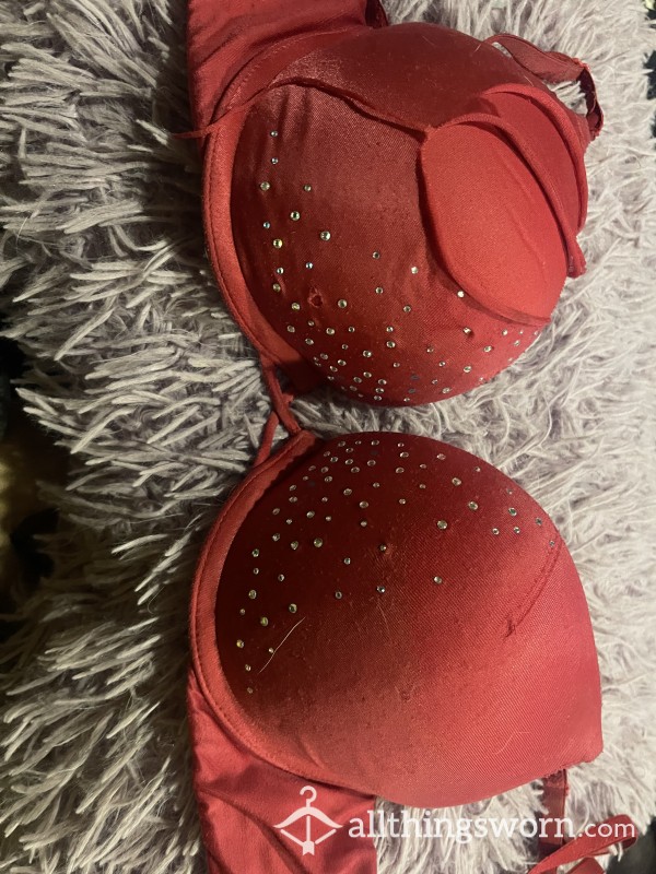 VS Red Bombshell Well Worn Bra