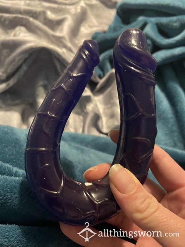 Well Used Double Ended Di**o With A Premade Video Of Me Using It 😈