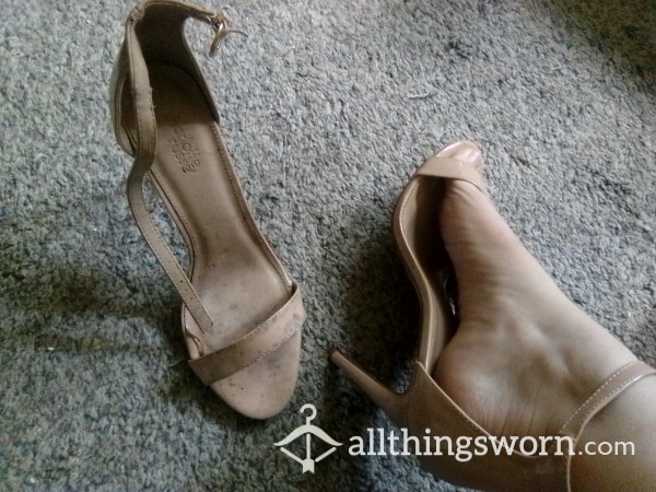 Well Worn Beige Heels Size 10 W