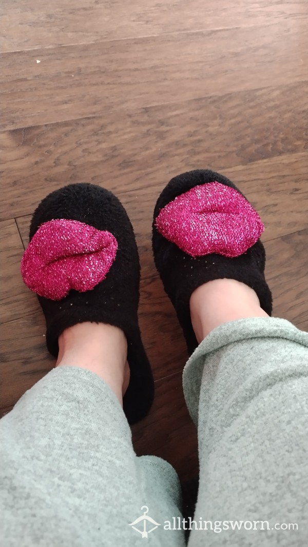 Well-worn Betsy Johnson Big Kiss Slippers