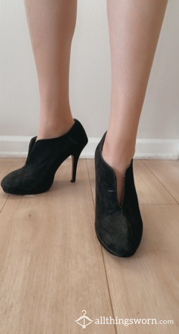 Well-Worn Black Suede Elvish Pumps