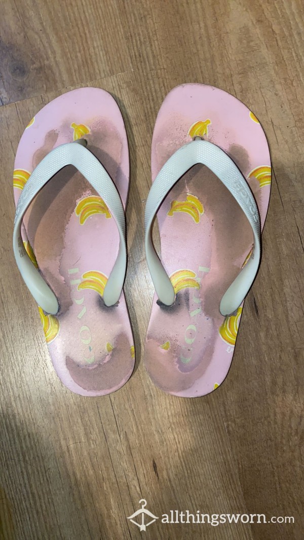 Well Worn Coach Flip Flops 🍌💖