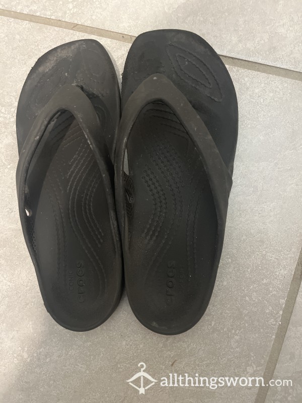 Well  Worn  Crocs Flip-flops. Size 7.