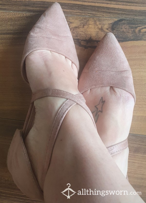 Well Worn Cute Suade Flats