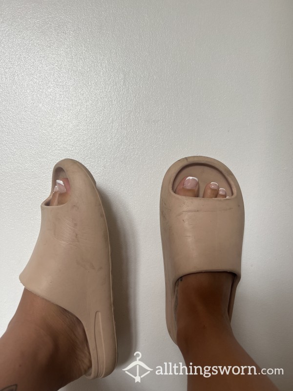 Well Worn Dirty Nude Sliders