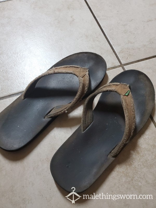 Well-Worn Men's Size 18 Flip Flops