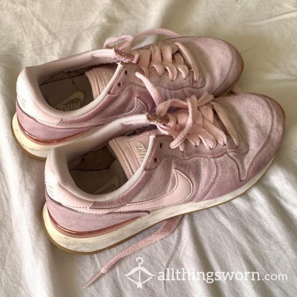 Well Worn Pink Nike Trainers 👟💓