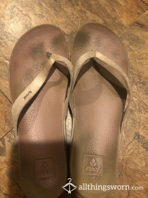 WELL WORN Reef Flip Flops