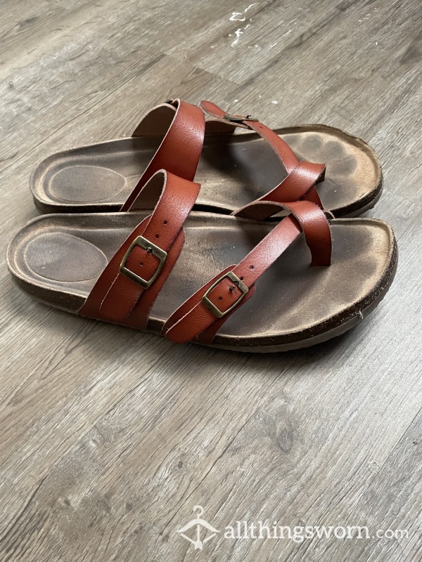 Well Worn Size 10 Sandals