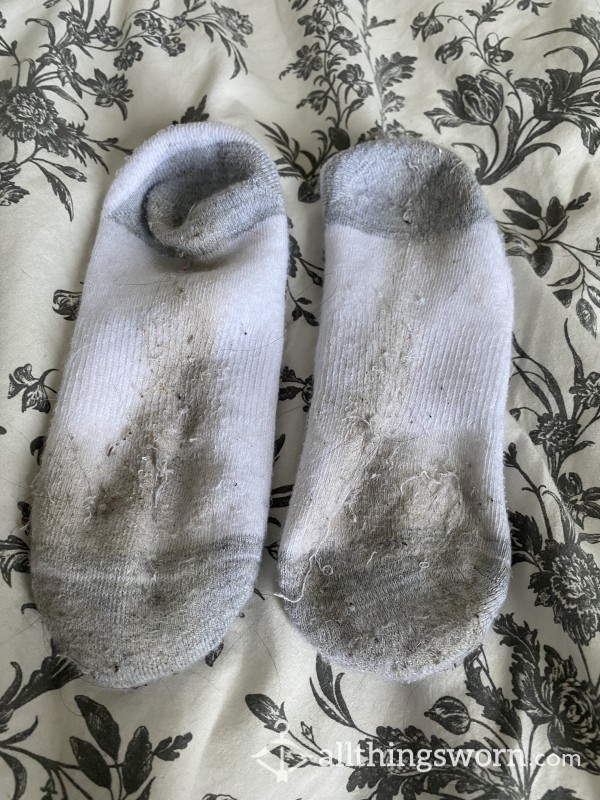 Well-Worn White Athletic Puma Socks 👣