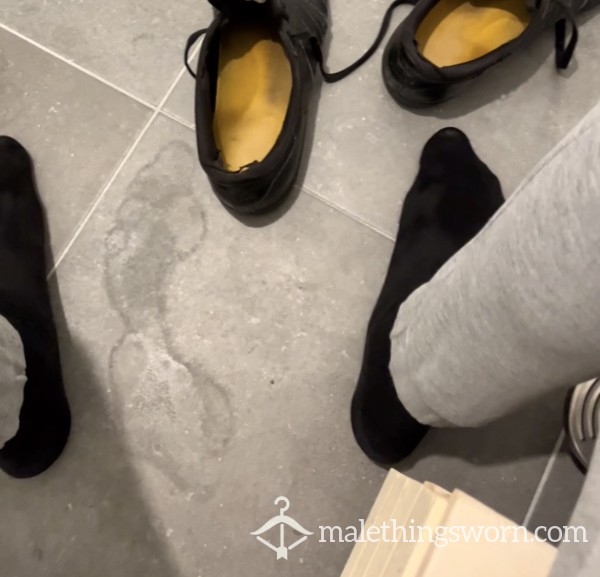 Wetting The Bathroom Floor With My Sweaty Feet 😈🦶🏻