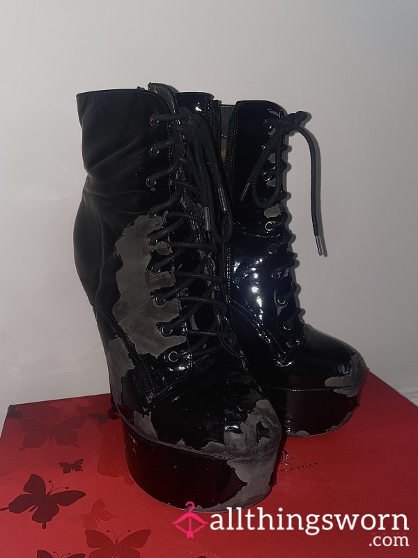 WORN 2+ YEARS PLEASER BOOTS 🖤