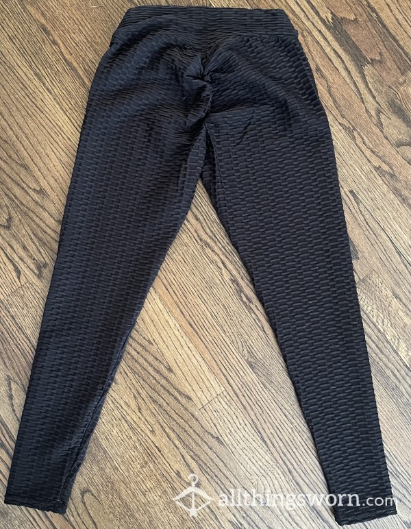 Worn Ruched Bu*t Gym Leggings