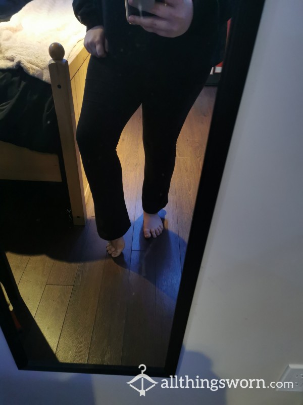 Worn Yoga Pants (black)