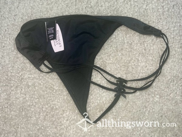 🍑 XS Victoria’s Secret Black Satiny V-string