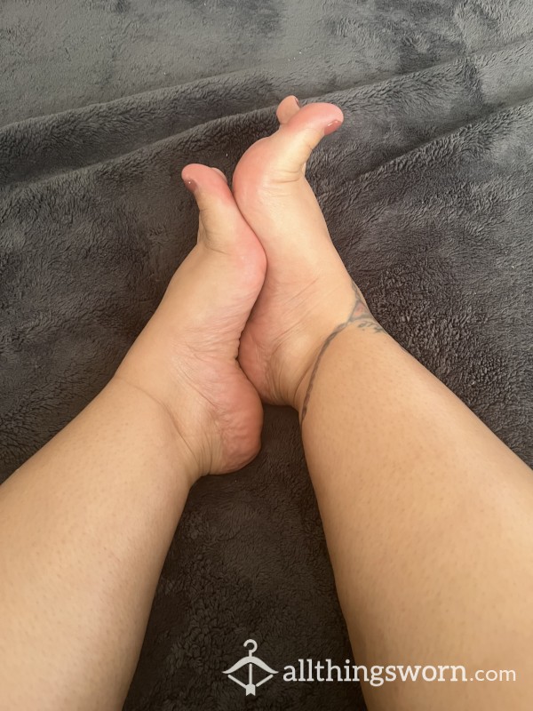 Feetqueenbee23